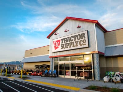 Tractor_Supply_Storefront_1-(1)