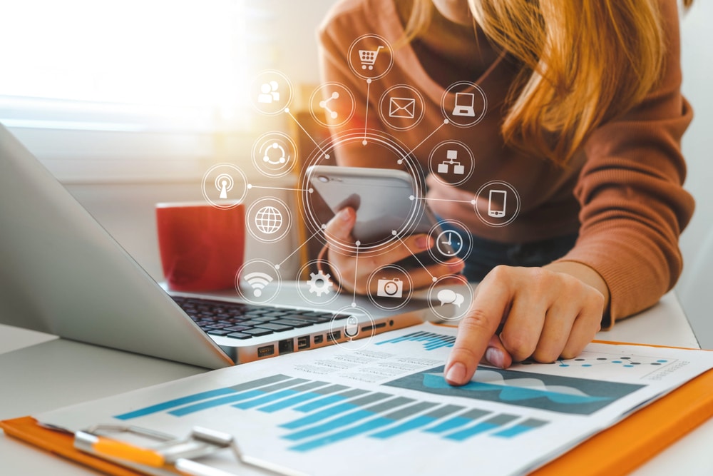 Close,Up,Of,Businesswoman,Working,With,Smart,Phone,And,Laptop