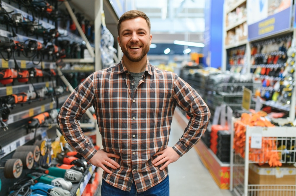 Young,Man,Working,In,Hardware,Store.