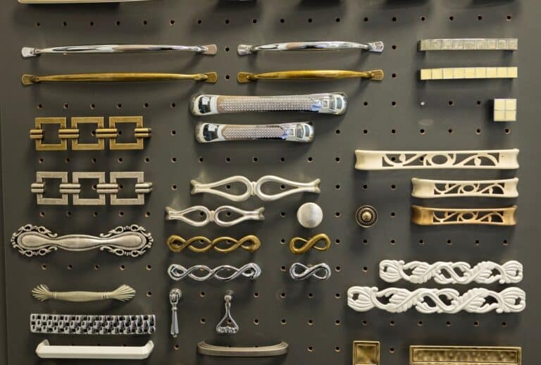 Variety,Of,Decorative,Cabinet,Hardware,And,Handles,On,Display,Board.