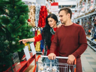 Couple,Buying,New,Year,Goods,In,Supermarket